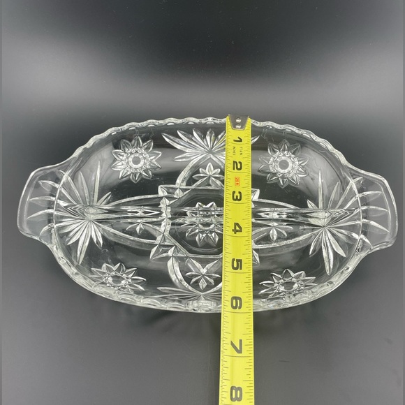 Vintage, Starburst 2-Part Relish Dish, Prescut Clear Glass, by Anchor Hocking - Picture 5 of 6
